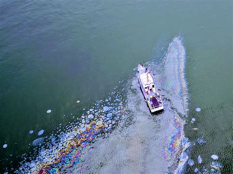 oil spill detection by satellite remote sensing brekke